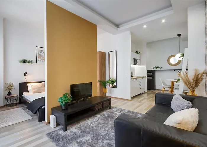 Apartment Premium At Madach Square