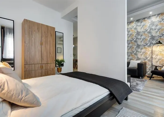 Apartment Premium At Madach Square