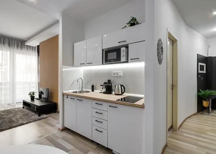 Apartment Premium At Madach Square *