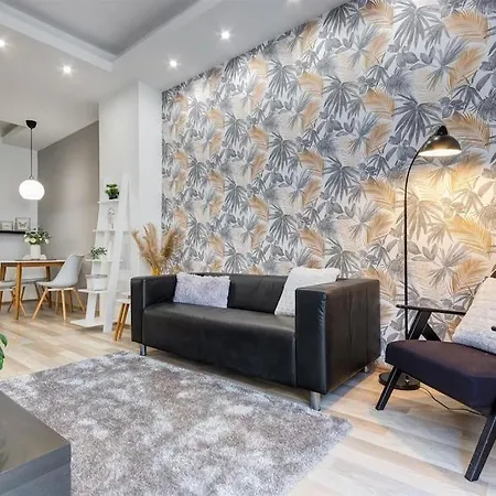 Madach Luxory Apartment *